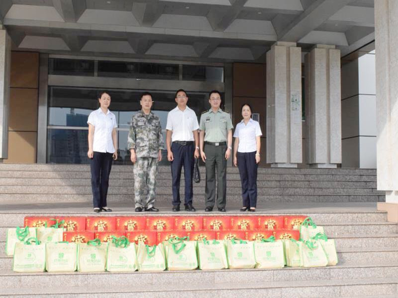 信泰慰問(wèn)暖人心，軍民建設(shè)一家親