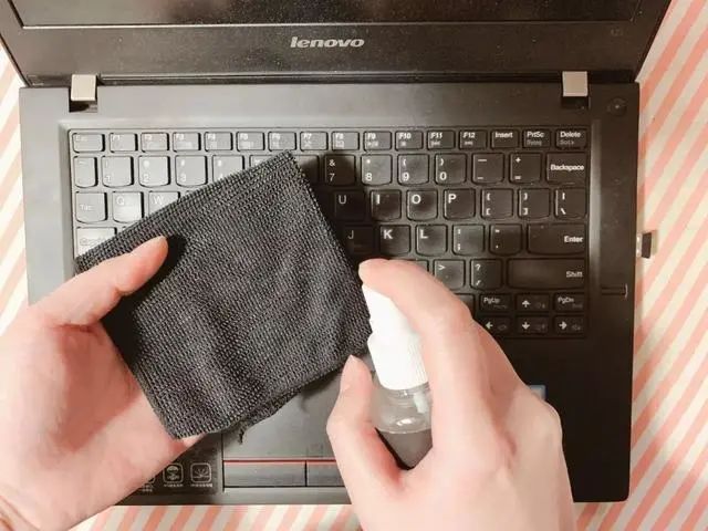 【一記居家】住手！不要再用酒精清潔電腦、手機(jī)屏幕，否則……
